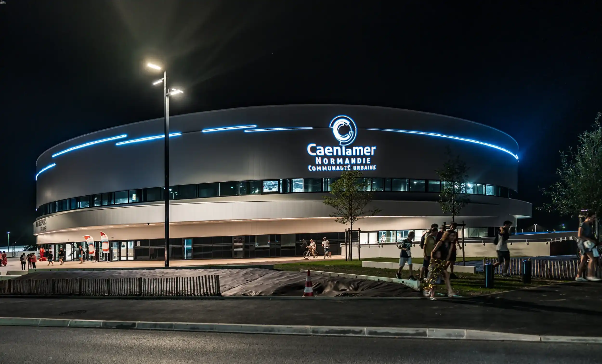 Vue extérieure du nouveau Palais des Sports de Caen la Mer