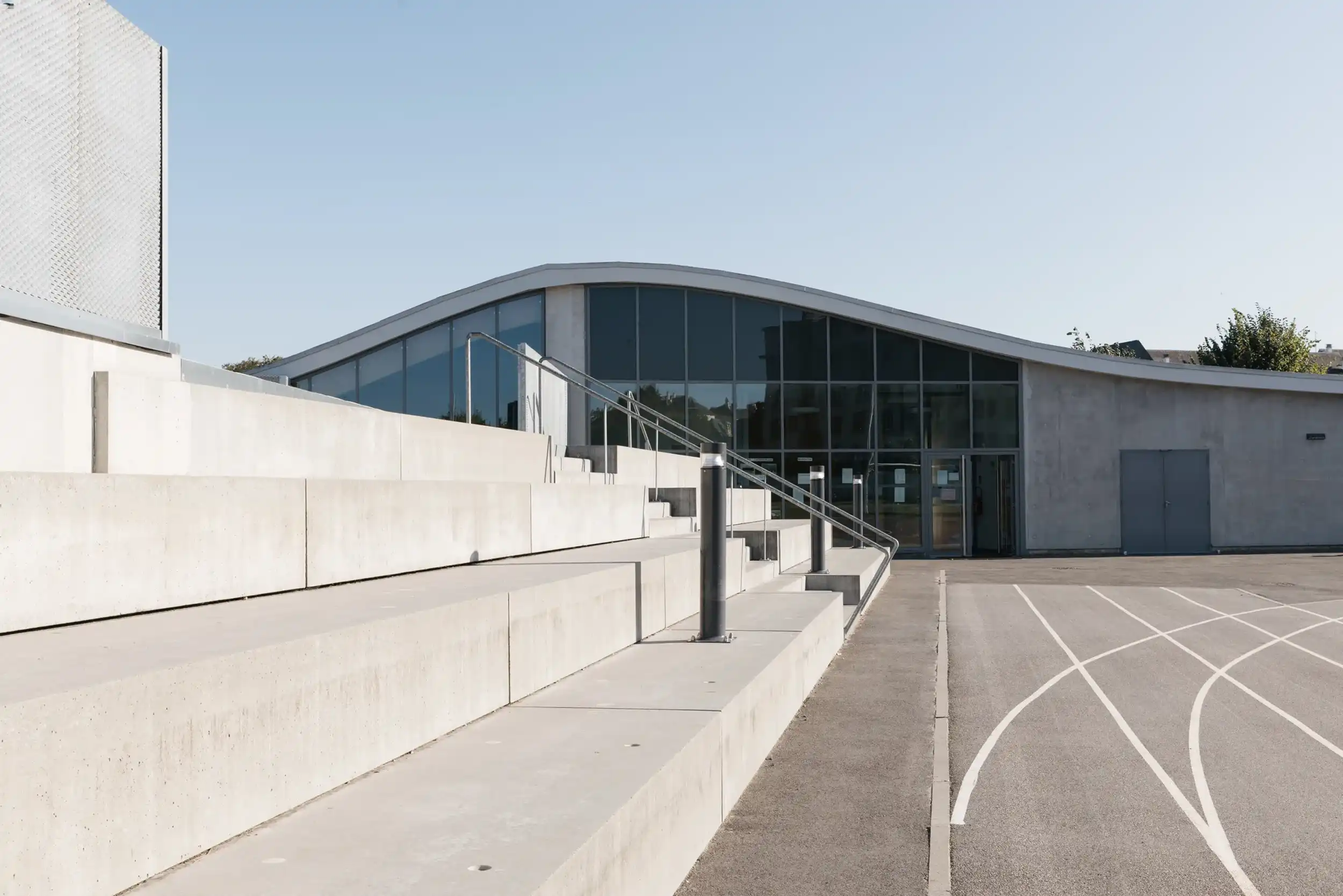 extérieur du nouvel équipement multisport de l'Institution Saint Joseph à Caen