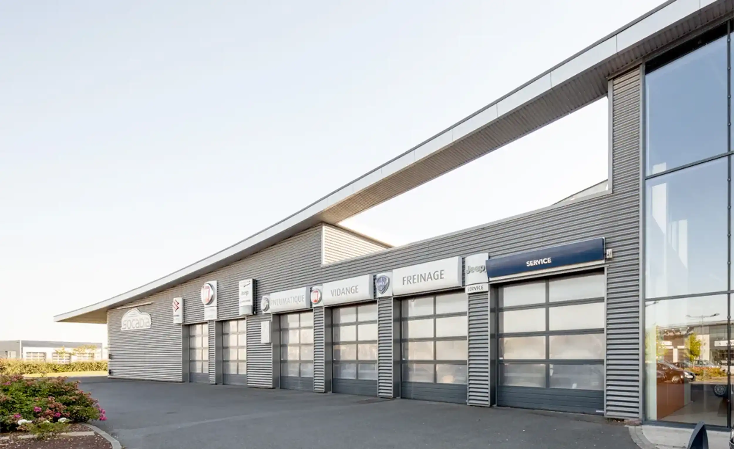Façade concession automobile