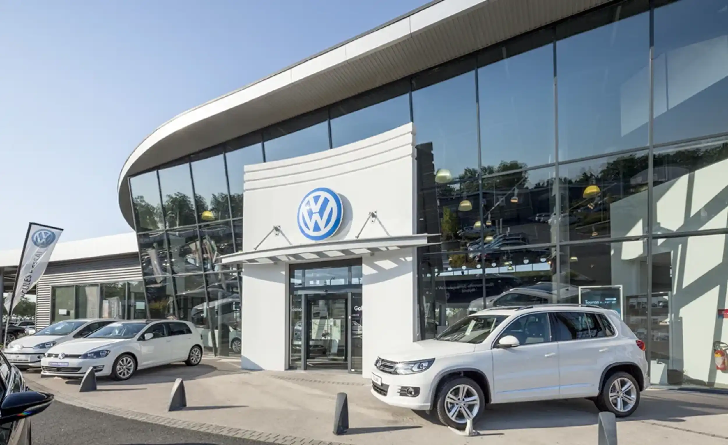 Entrée concession Volkswagen - Village Auto « La Bijude » - Biéville-Beuville