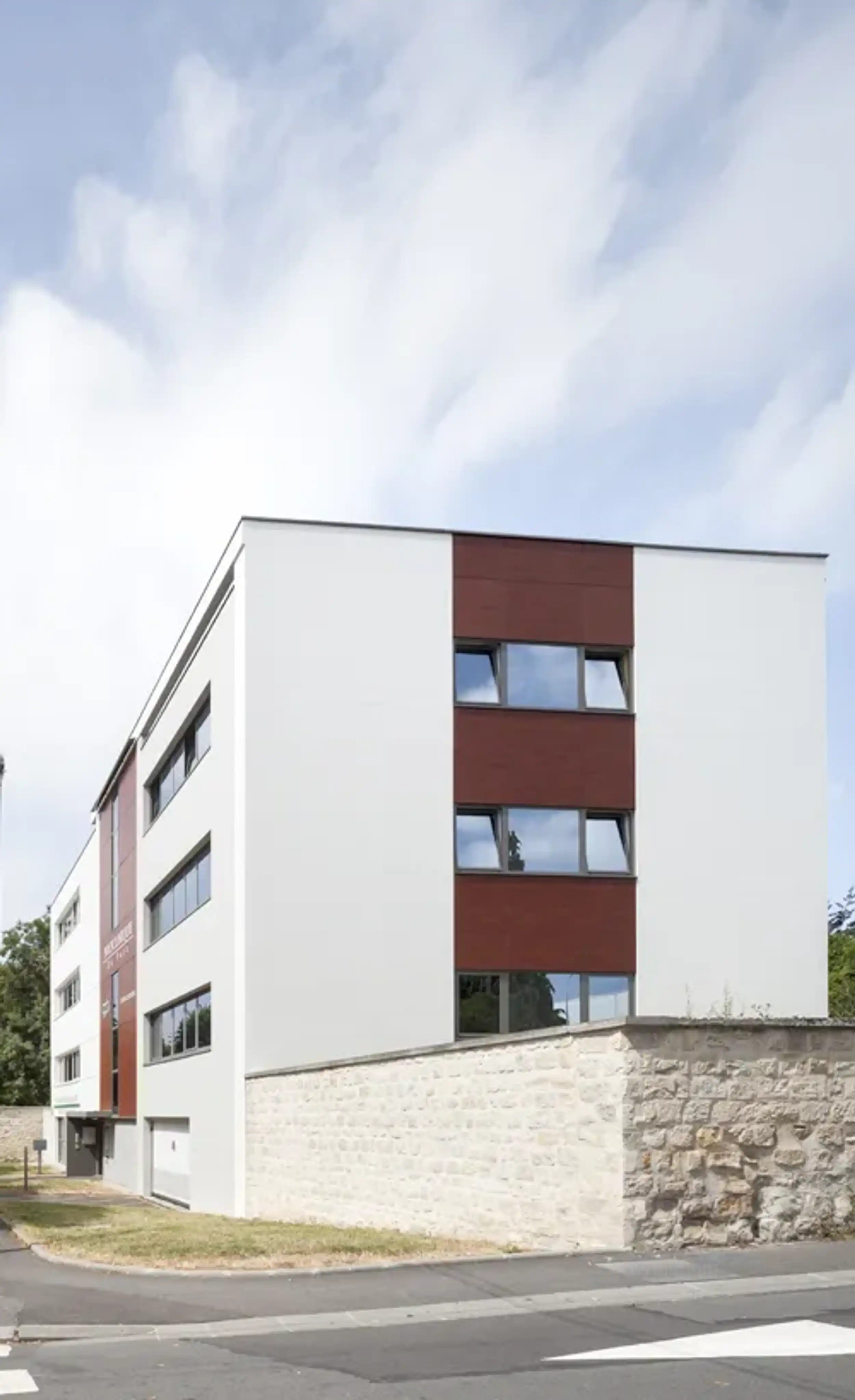 Façade latérale bâtiment Consultations Polyclinique du Parc